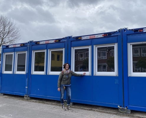Blauer Container für die OGS der Aabachschule Ahaus
